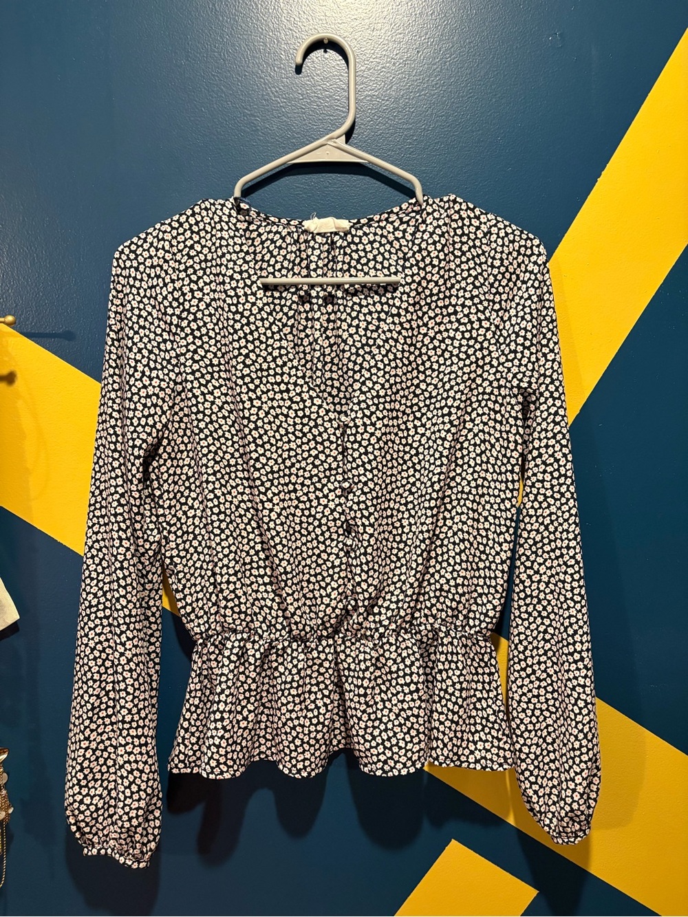 Sienna Sky Black & White Ditsy Floral Long Sleeve Peplum Top EUC